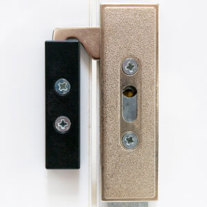 Cerradura puerta doble abatible