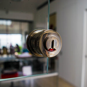 Cerradura puerta de cristal