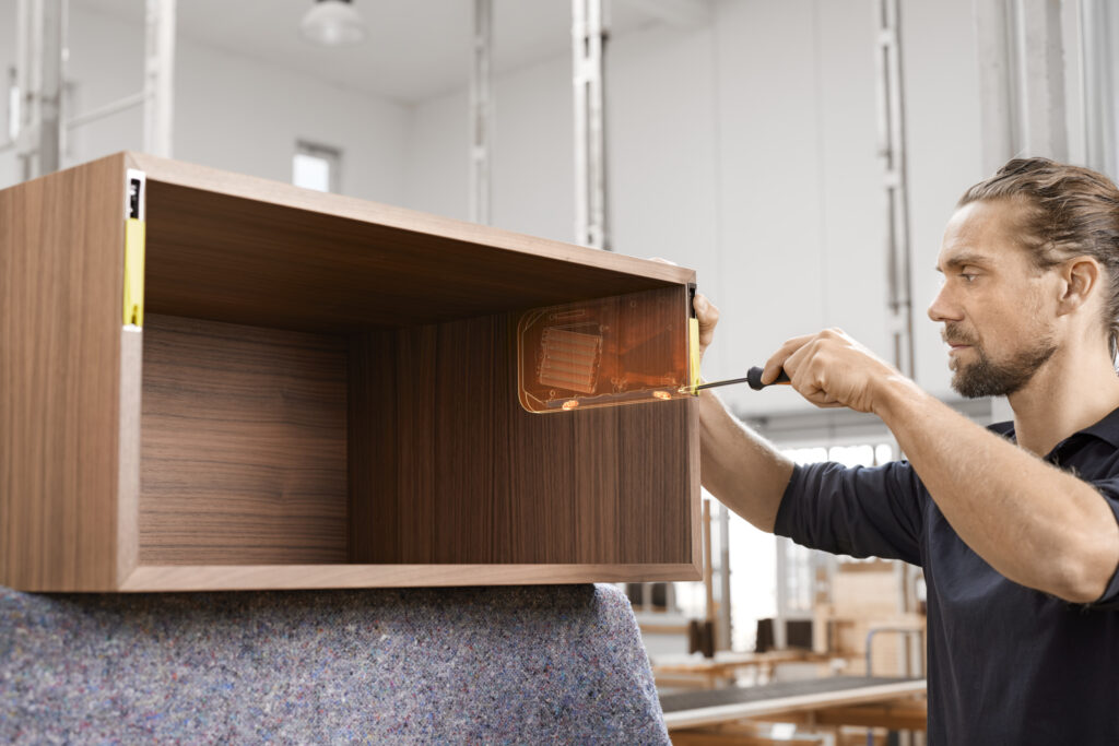 Lateral del mueble perforado para instalacion del aventos hki