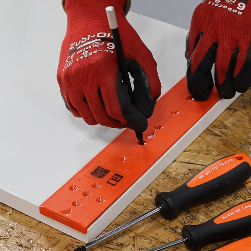 plantilla para perforacion de guias, bisagras o mecanismos de elevacion